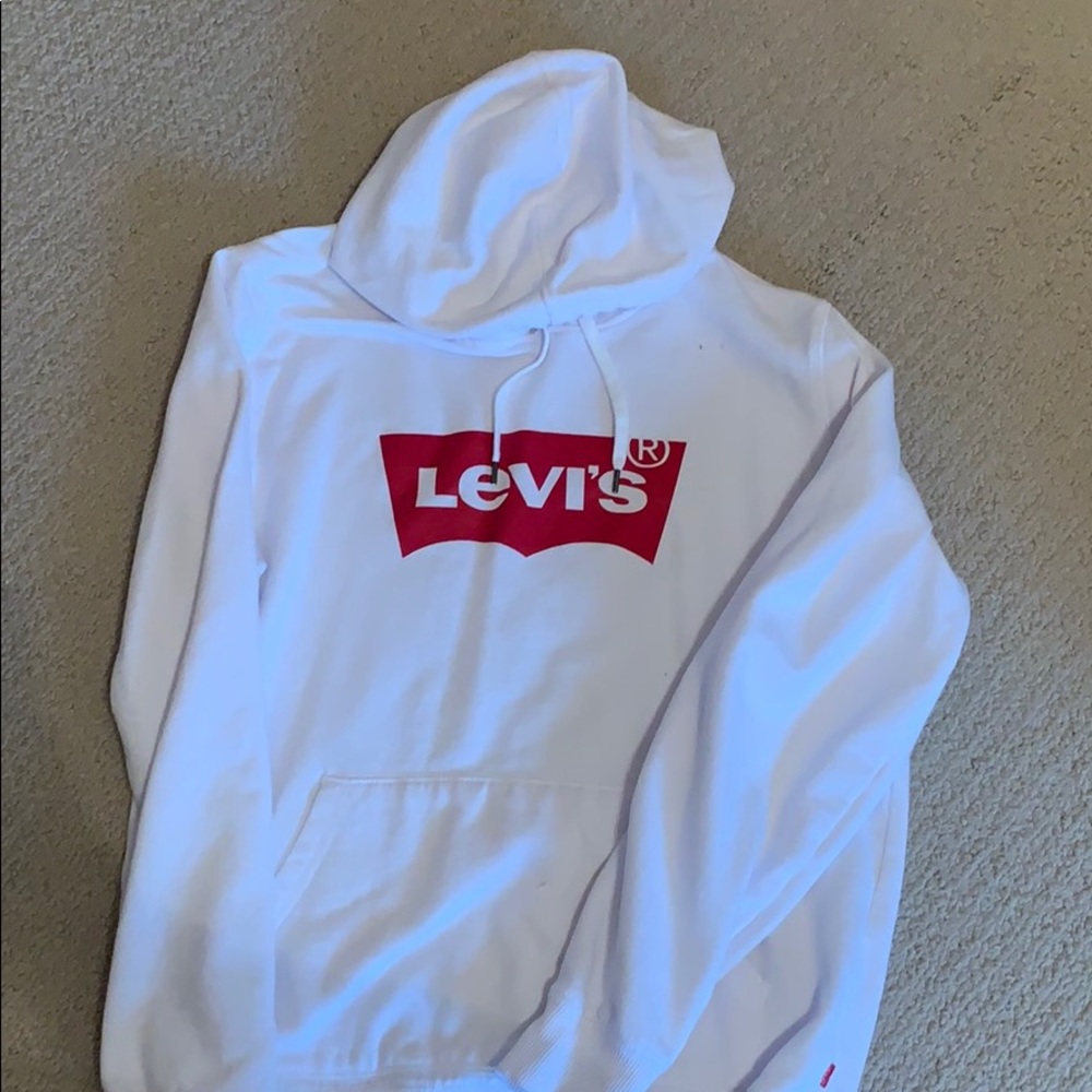 White Levi’s hoodie
